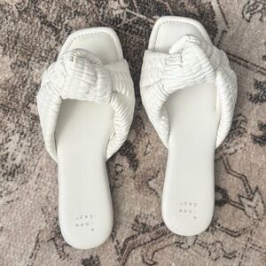 Chunky Knot white Slide Sandals